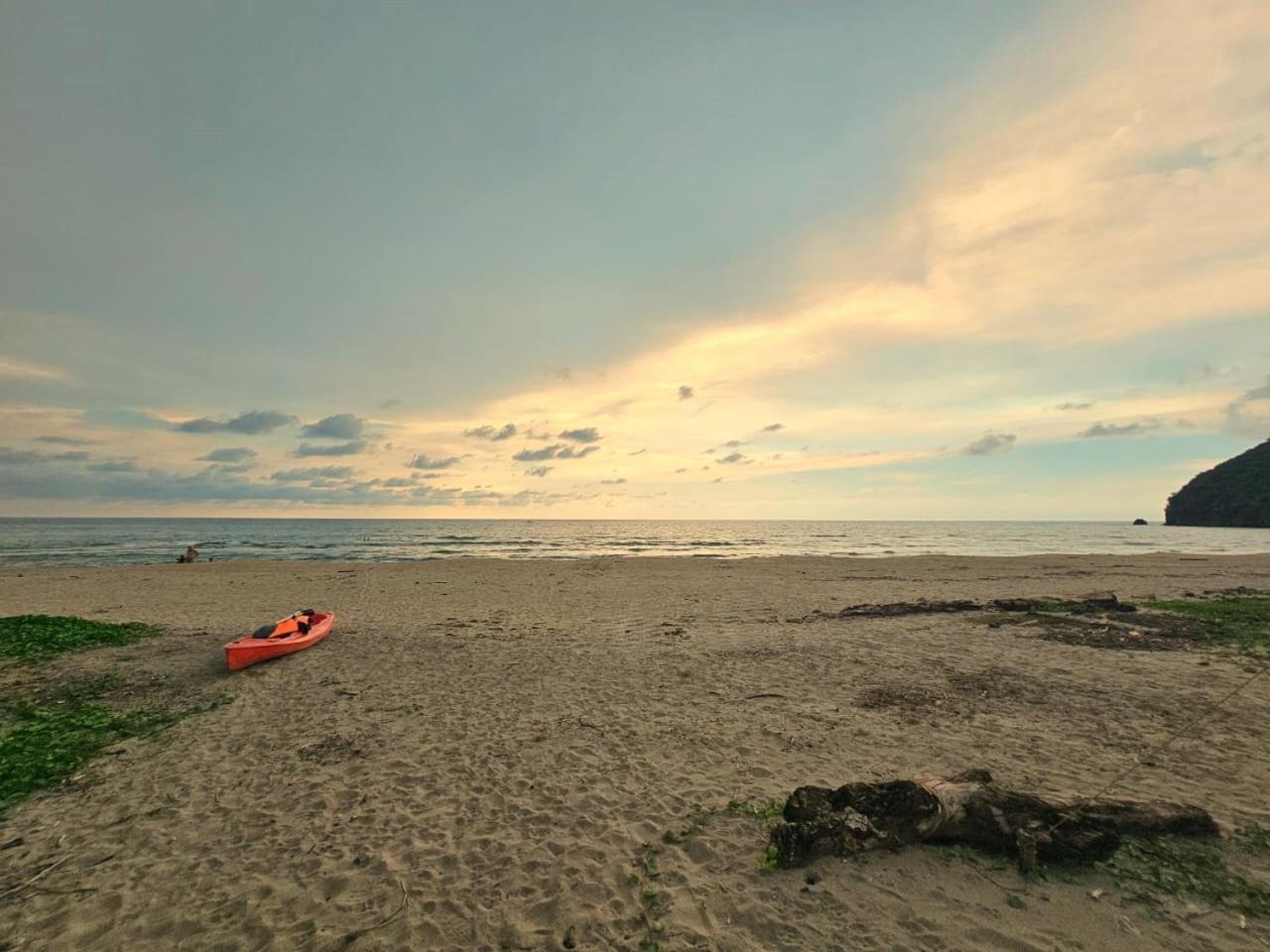 Big Bamboo Beach Resort Sipalay Esterno foto